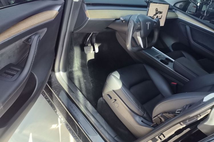 Tesla Model Y 2023 #15 Tesla Model Y 2023 car image #15