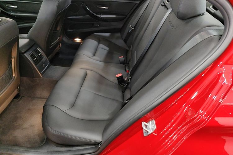 BMW 3 Series 2017 car image #13