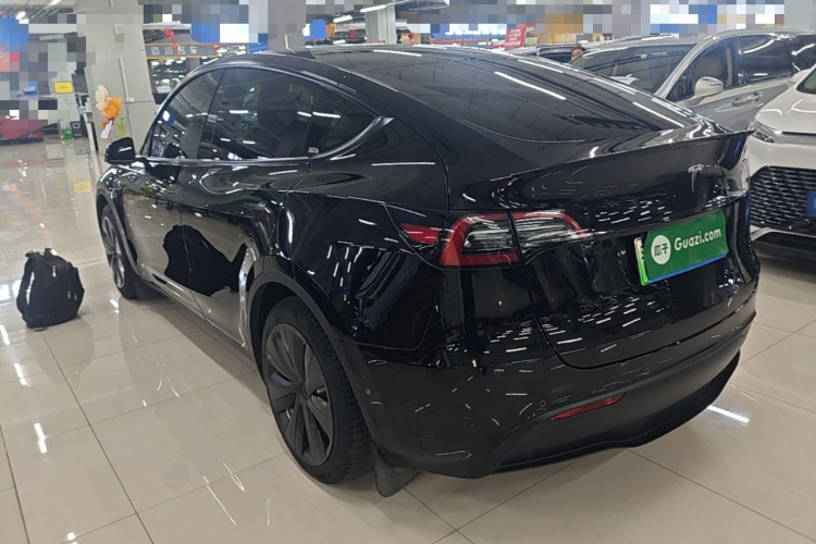 Tesla Model Y 2023 #5 Tesla Model Y 2023 car image #5