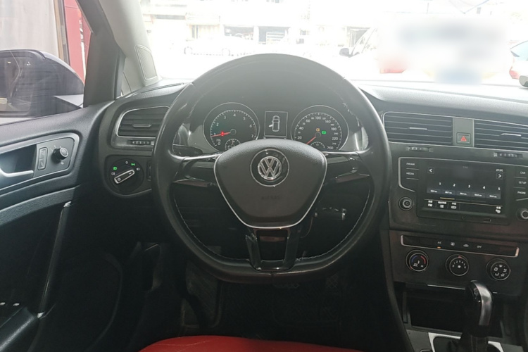 Volkswagen Golf 2017 car image #11