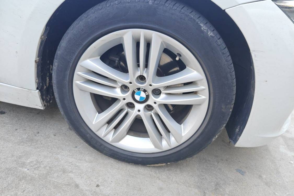 BMW 3 Series 2017 car image #9