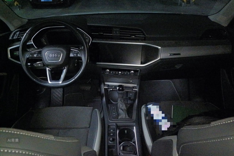 Audi Q3 2020 car image #11