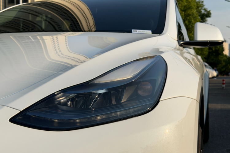 Tesla Model Y 2024 car image #26