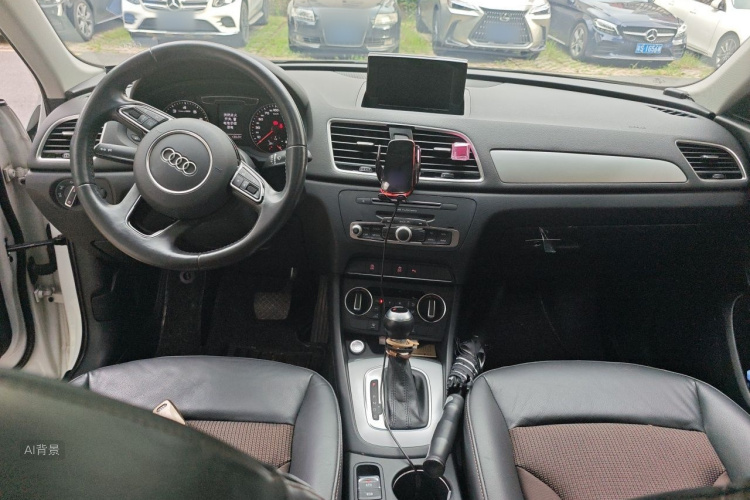 Audi Q3 2018 car image #11