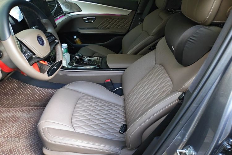 BYD Han 2024 car image #17