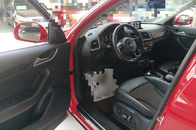 Audi Q3 2018 car image #16