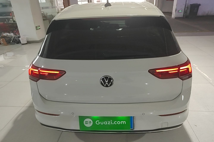 Volkswagen Golf 2023 car image #6