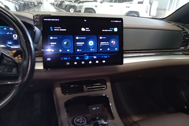 BYD Han 2023 car image #17