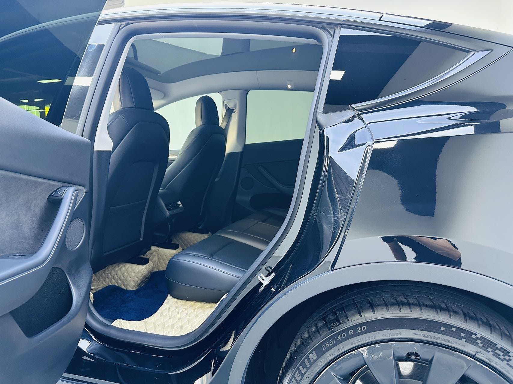 Tesla Model Y 2021 car image #6