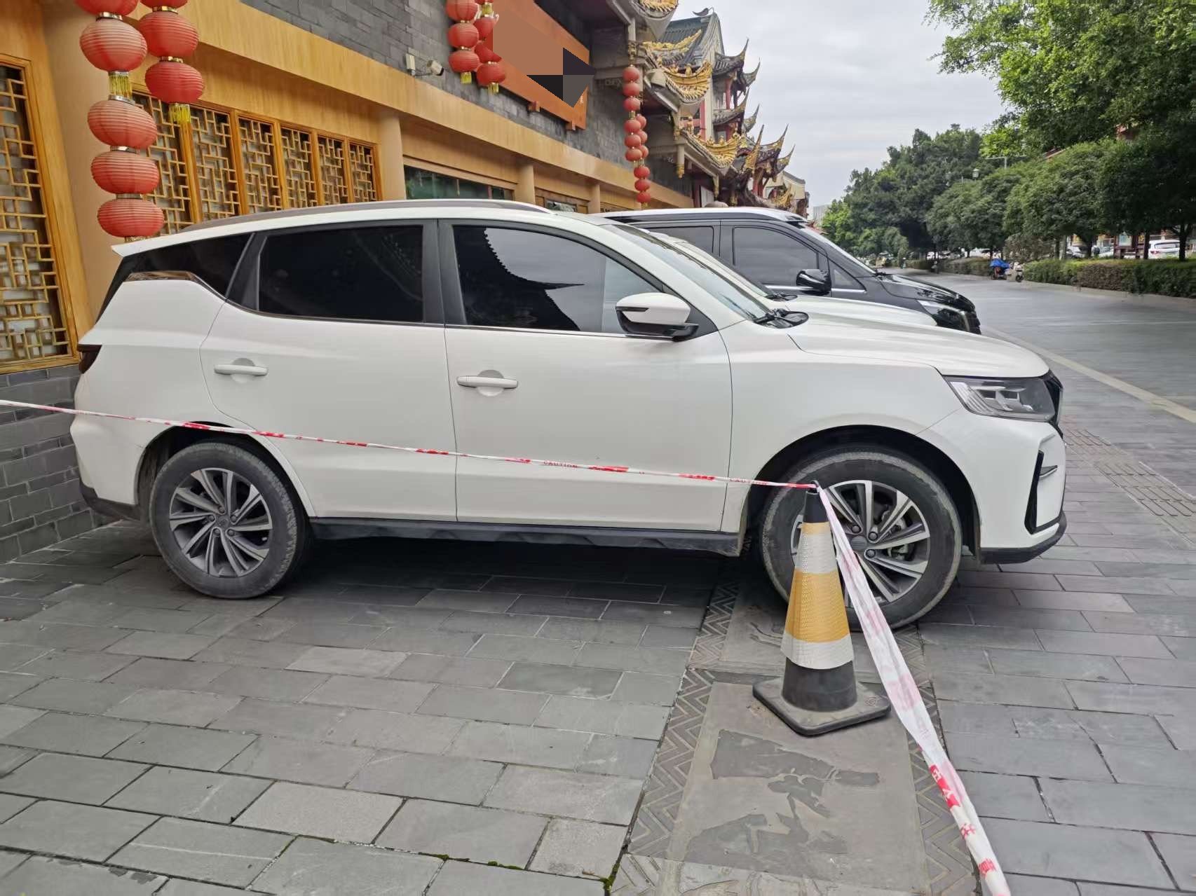 GEELY Vision X6 2022 car image #2
