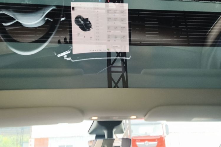 Tesla Model Y 2021 car image #20