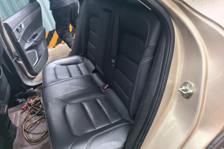 GEELY Emgrand GS 2017 car image #14