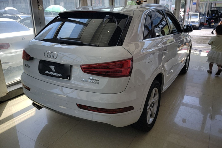 Audi Q3 2017 car image #7