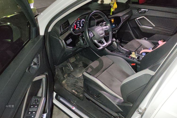 Audi Q3 2022 car image #18