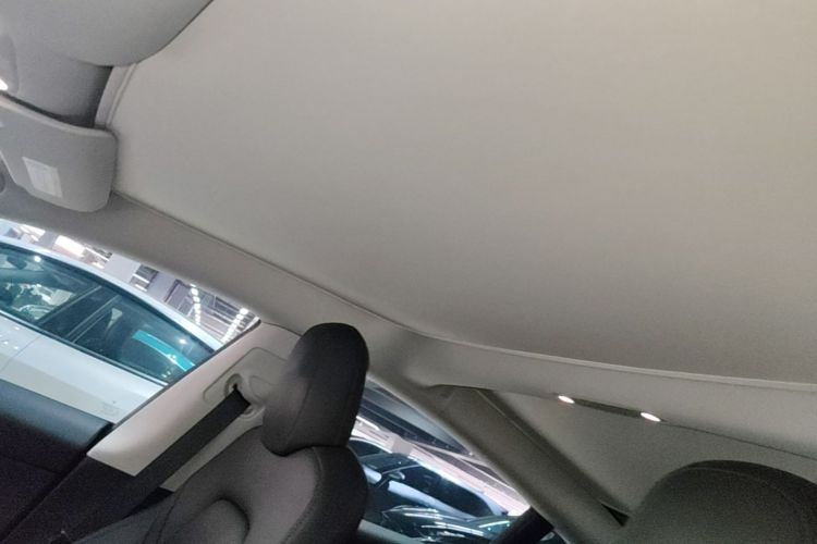 Tesla Model 3 2023 car image #18