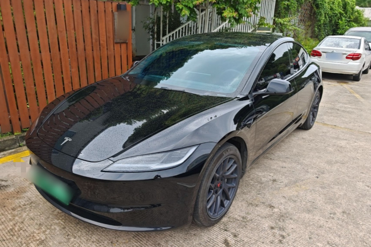 Tesla Model 3 2024 car image #2