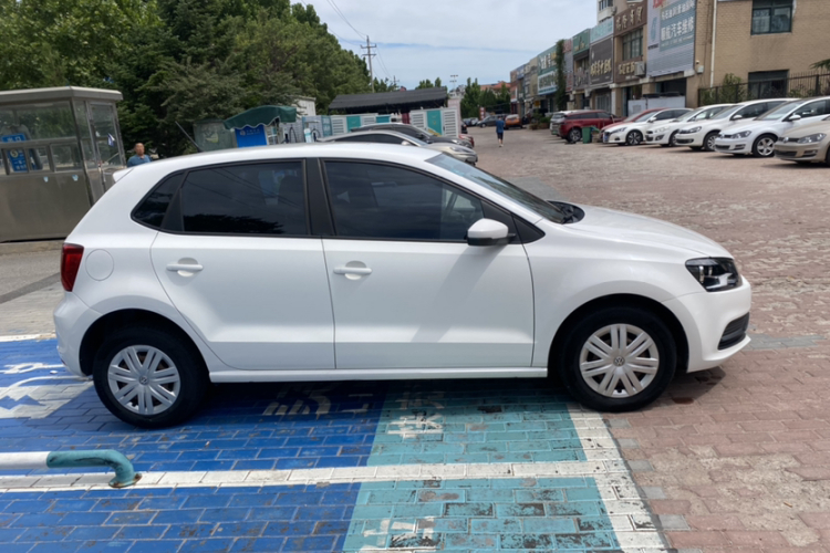 Volkswagen Polo 2016 car image #5