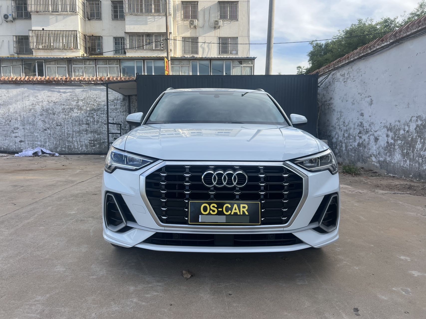 Audi Q3 2023 car image #2