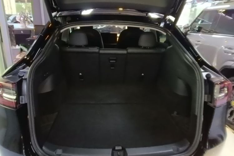 Tesla Model Y 2021 #19 Tesla Model Y 2021 car image #19