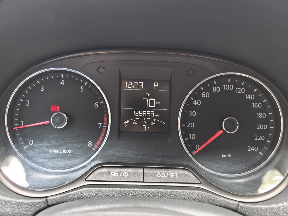 Volkswagen Polo 2014 car image #9