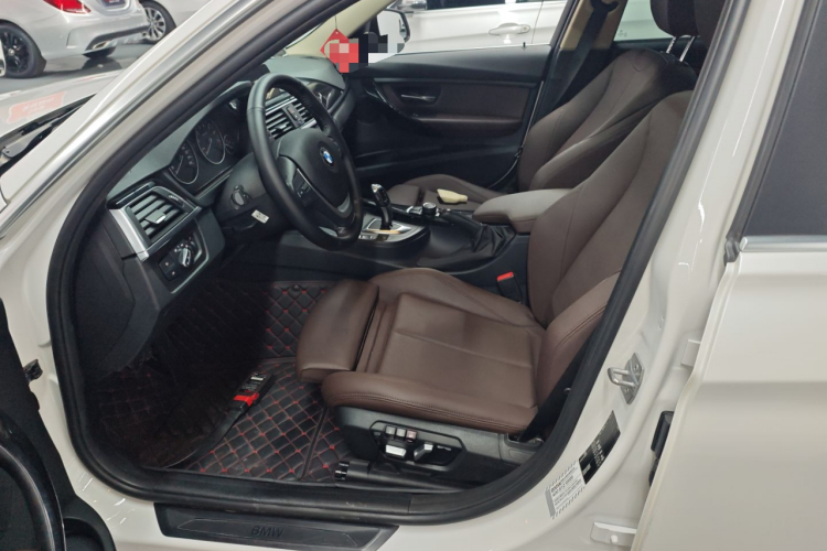 BMW 3 Series 2018 car image #19