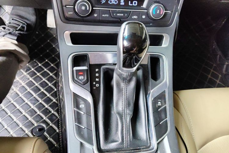 GEELY Emgrand 2018 #14 GEELY Emgrand 2018 car image #14