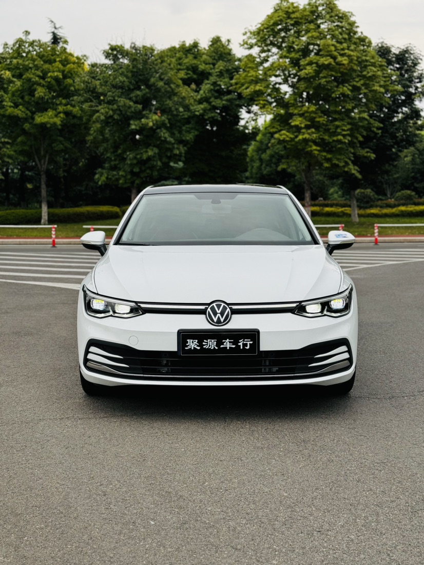 Volkswagen Golf 2022 car image #2