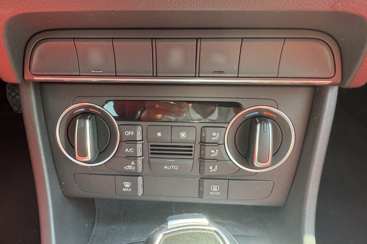 Audi Q3 2017 car image #19