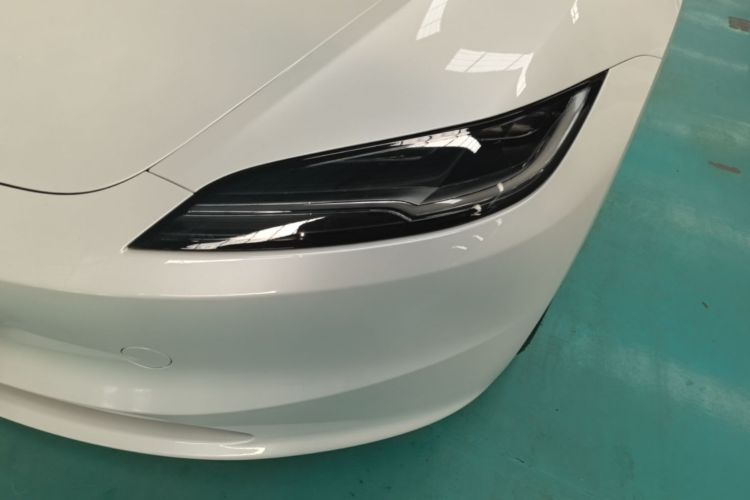 Tesla Model 3 2026 imagen de coche #23