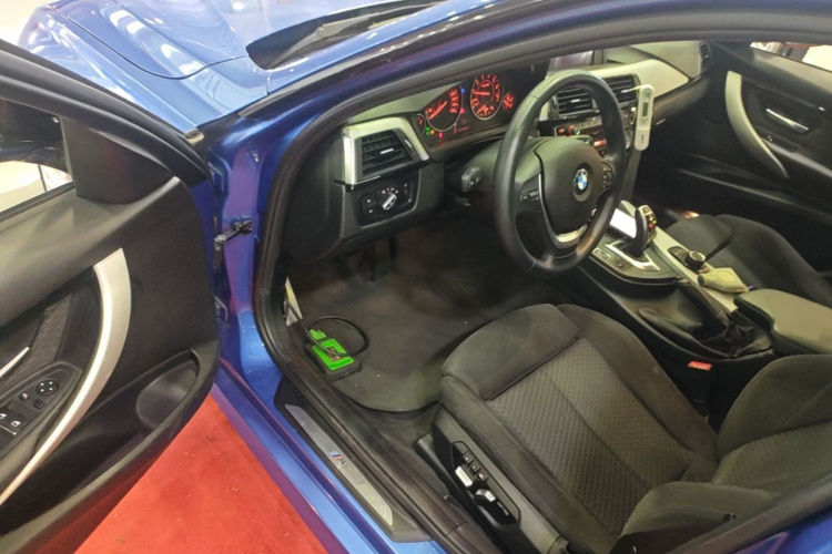 BMW 3 Series 2017 car image #16
