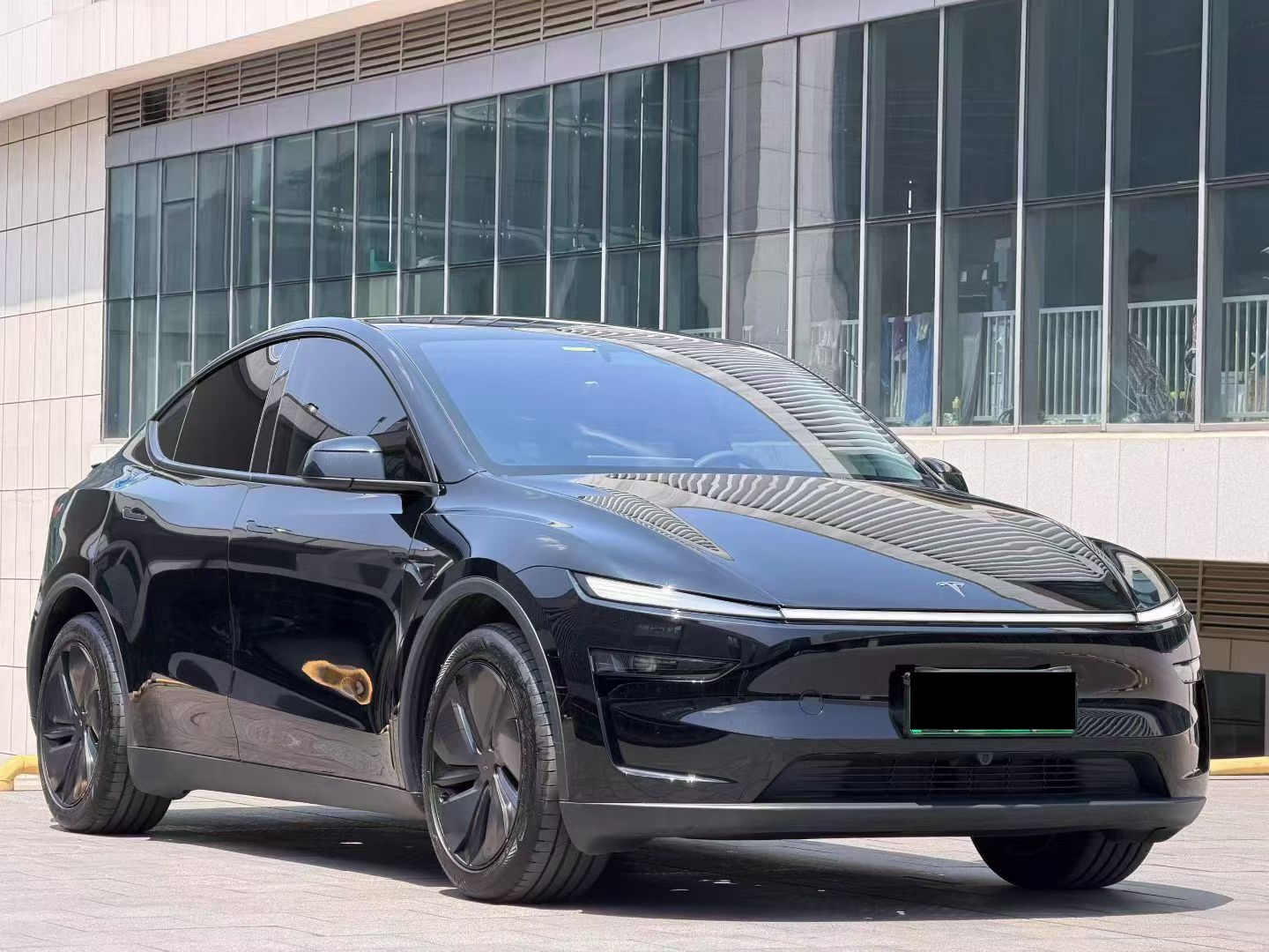 Tesla Model Y 2025 #3 Tesla Model Y 2025 car image #3