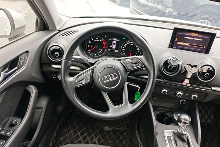 Audi A3 2019 изображение автомобиля #11