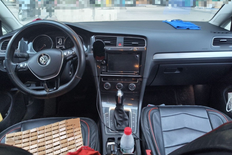 Volkswagen Golf 2019 car image #11