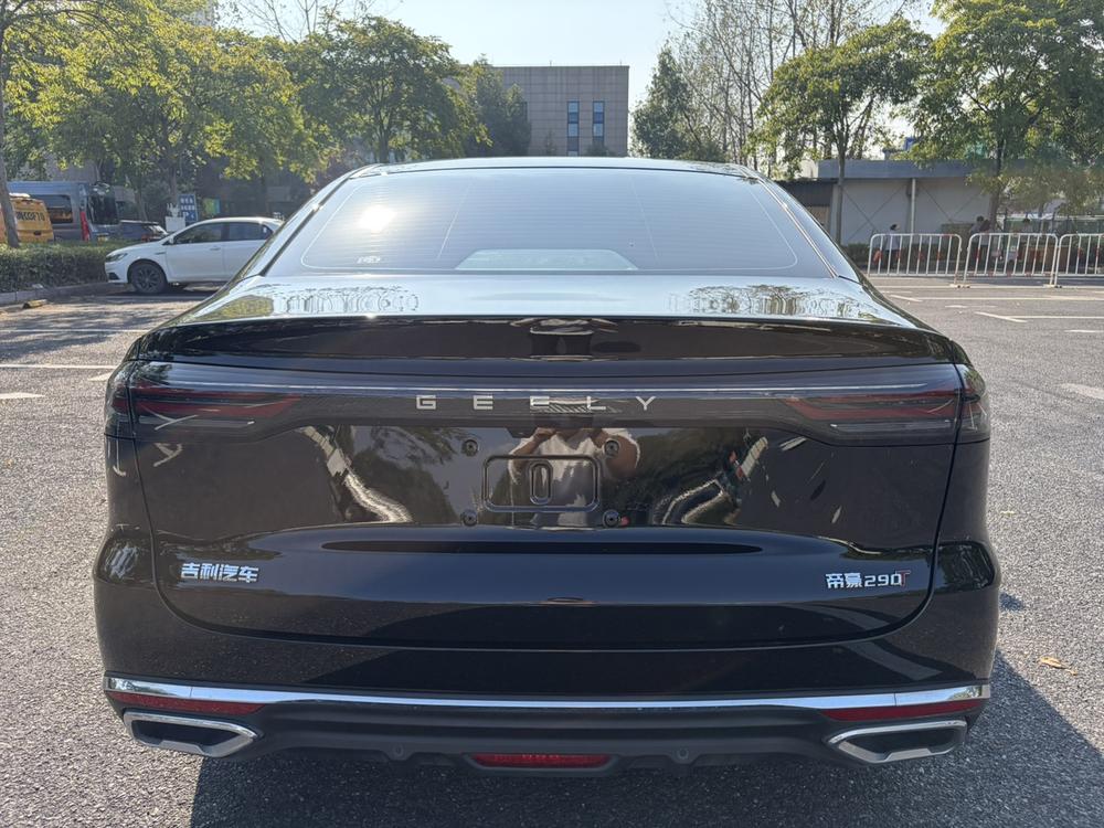GEELY Emgrand 2025 immagine di auto #5