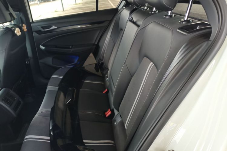 Volkswagen Golf 2023 car image #17