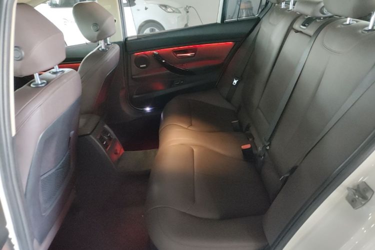 BMW 3 Series 2018 imagem de carro #17