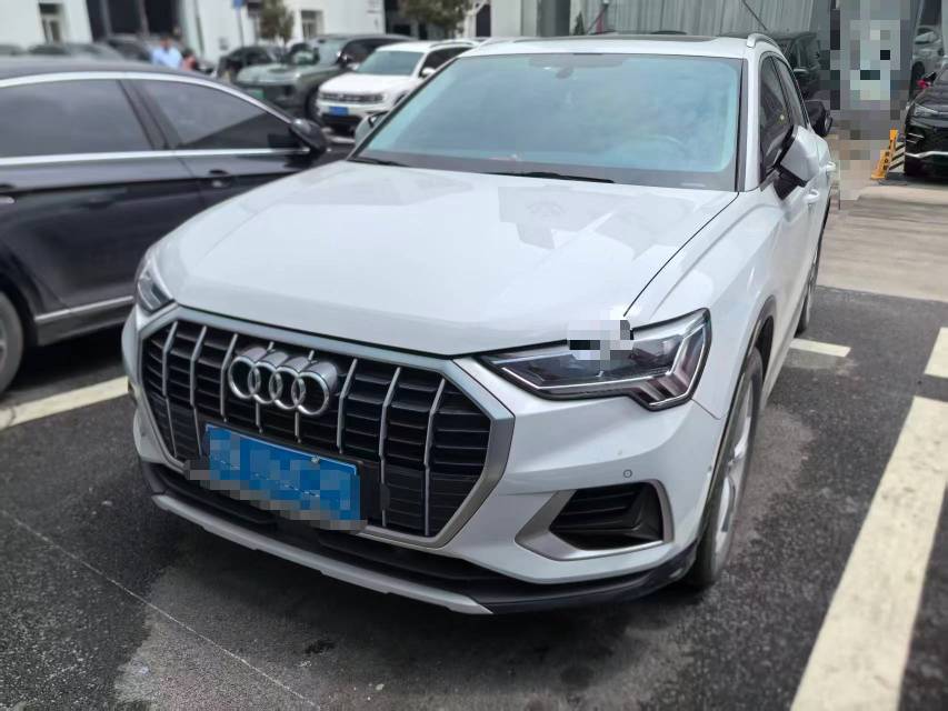 Audi Q3 2023 car image 