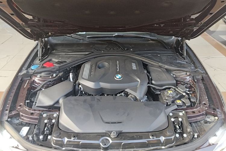 BMW 3 Series 2018 car image #20