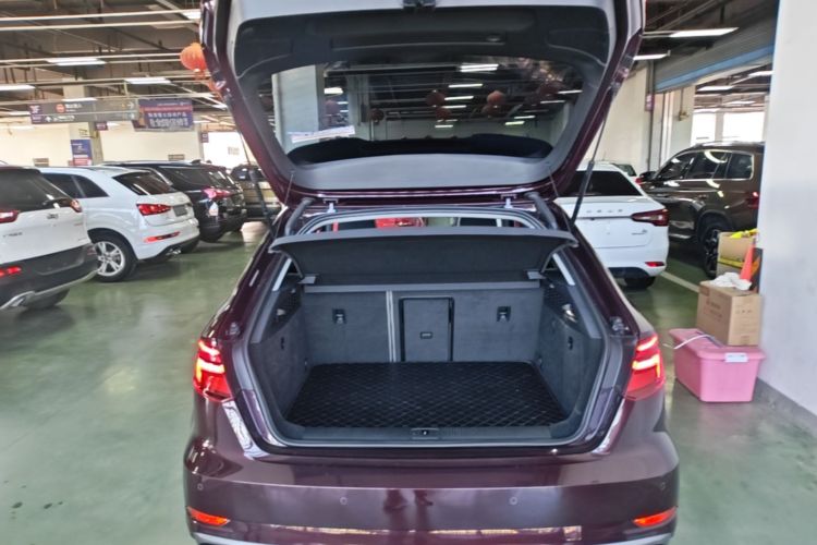 Audi A3 2019 car image #19