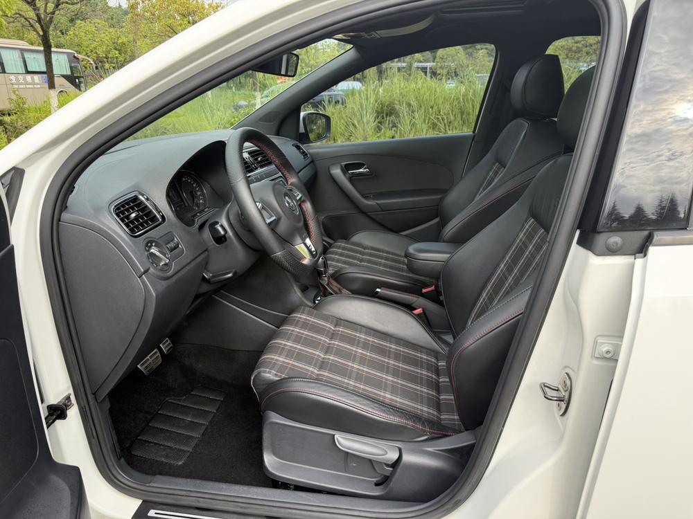 Volkswagen Polo 2013 car image #17