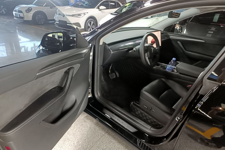 Tesla Model Y 2023 #16 Tesla Model Y 2023 car image #16