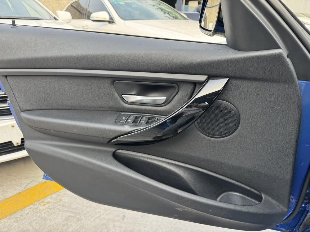 BMW 3 Series 2016 car image #11