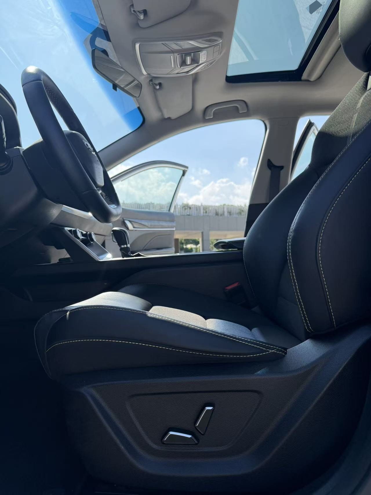 GEELY Binray 2021 car image #4