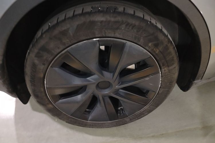 Tesla Model Y 2024 car image #10