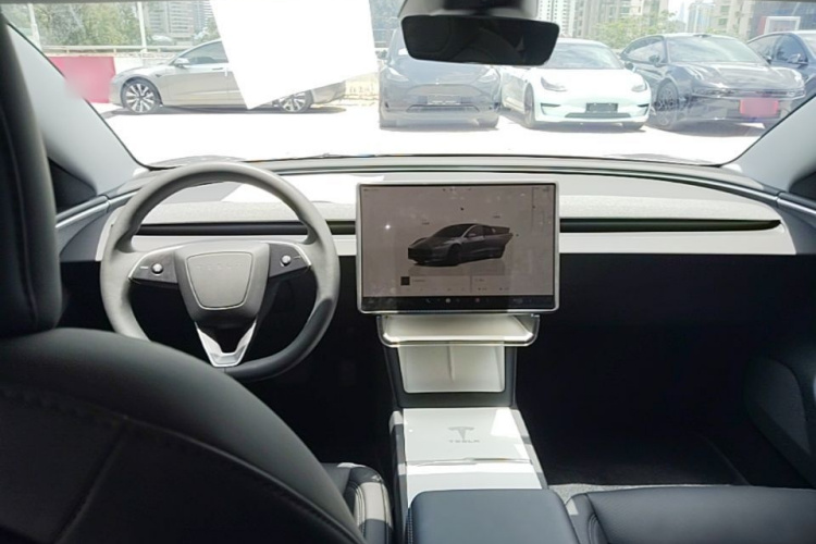 Tesla Model 3 2024 car image #10