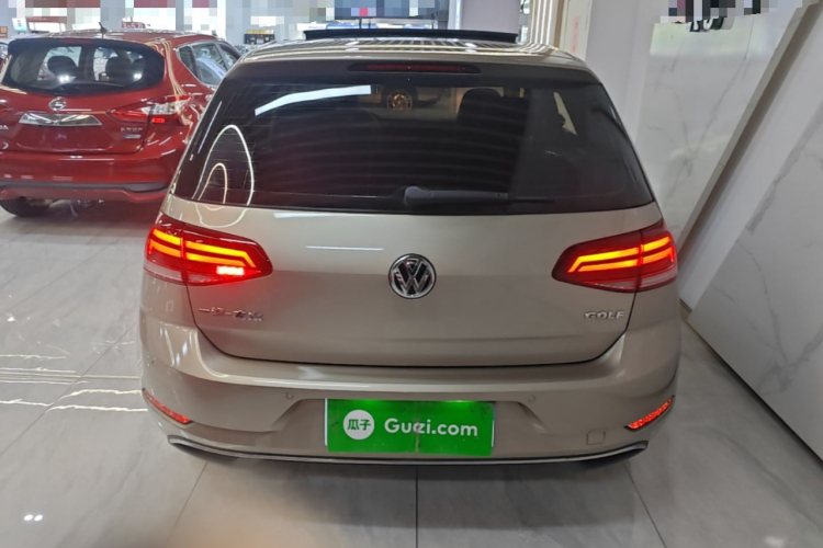 Volkswagen Golf 2018 car image #6