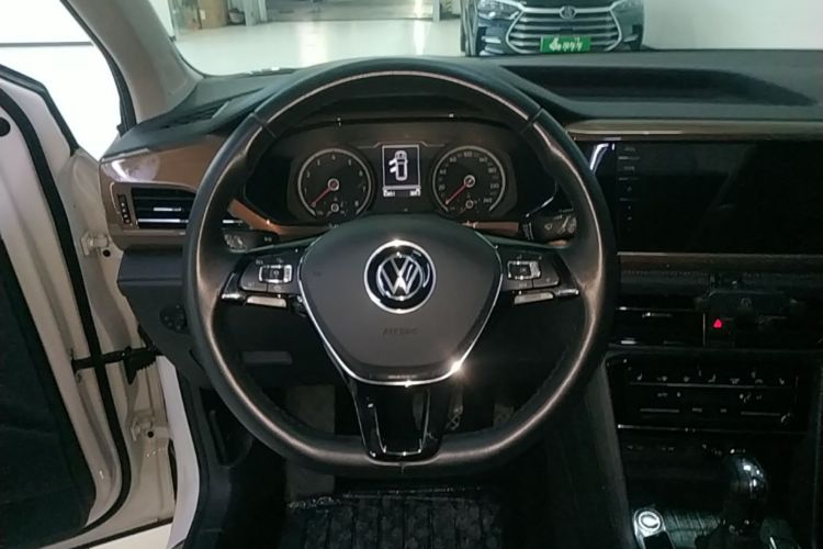 Volkswagen Tharu 2021 car image #11