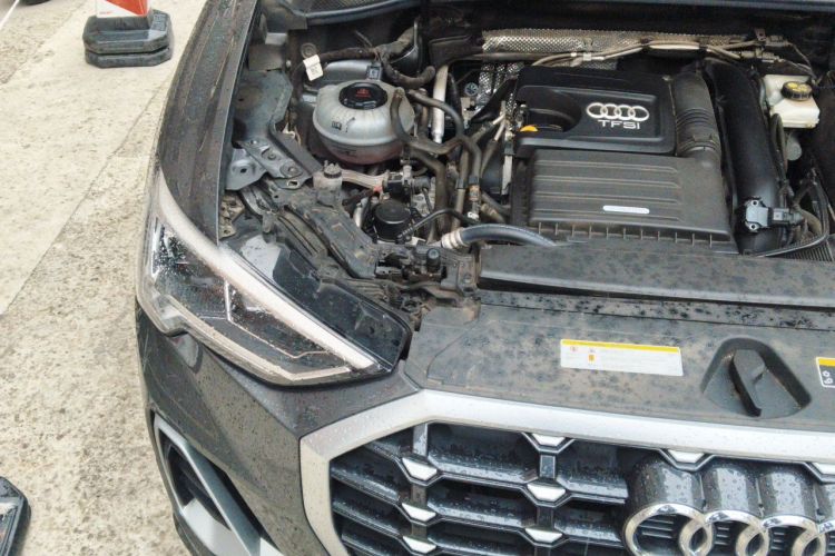 Audi Q3 2021 car image #24