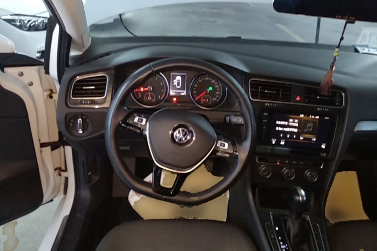 Volkswagen Golf 2020 #15 Volkswagen Golf 2020 car image #15