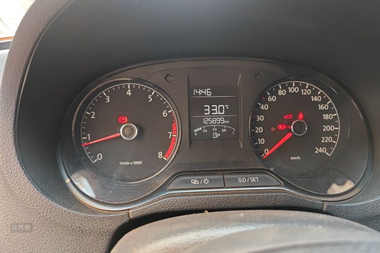 Volkswagen Polo 2015 car image #13